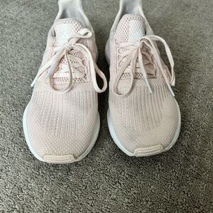 Adidas Women's swift run sneaker